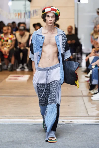 Look 25